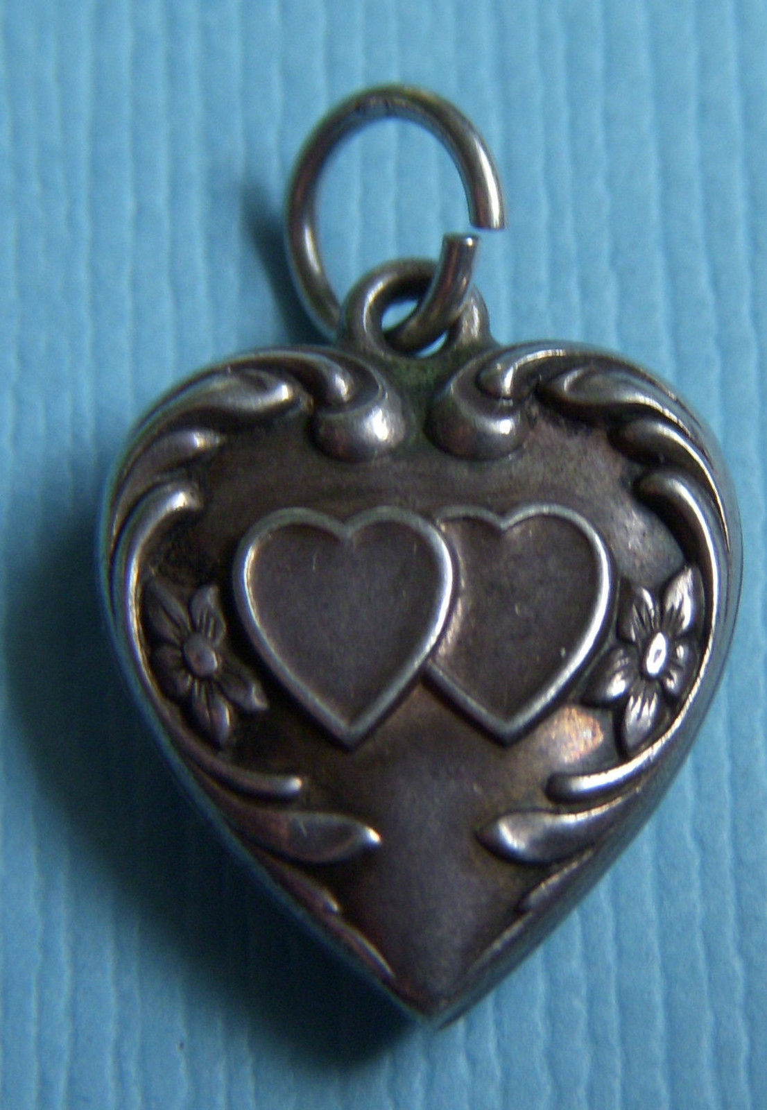 Vintage hearts and flowers puffy heart “Provi” sterling charm