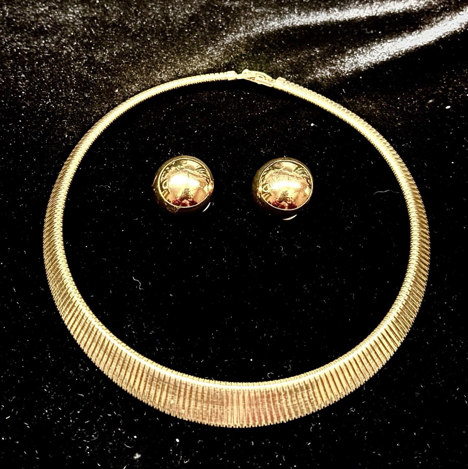 Classic Monet Gold Tone Collar Necklace W/ Joan Rivers Dome Earrings. 15 Inch
