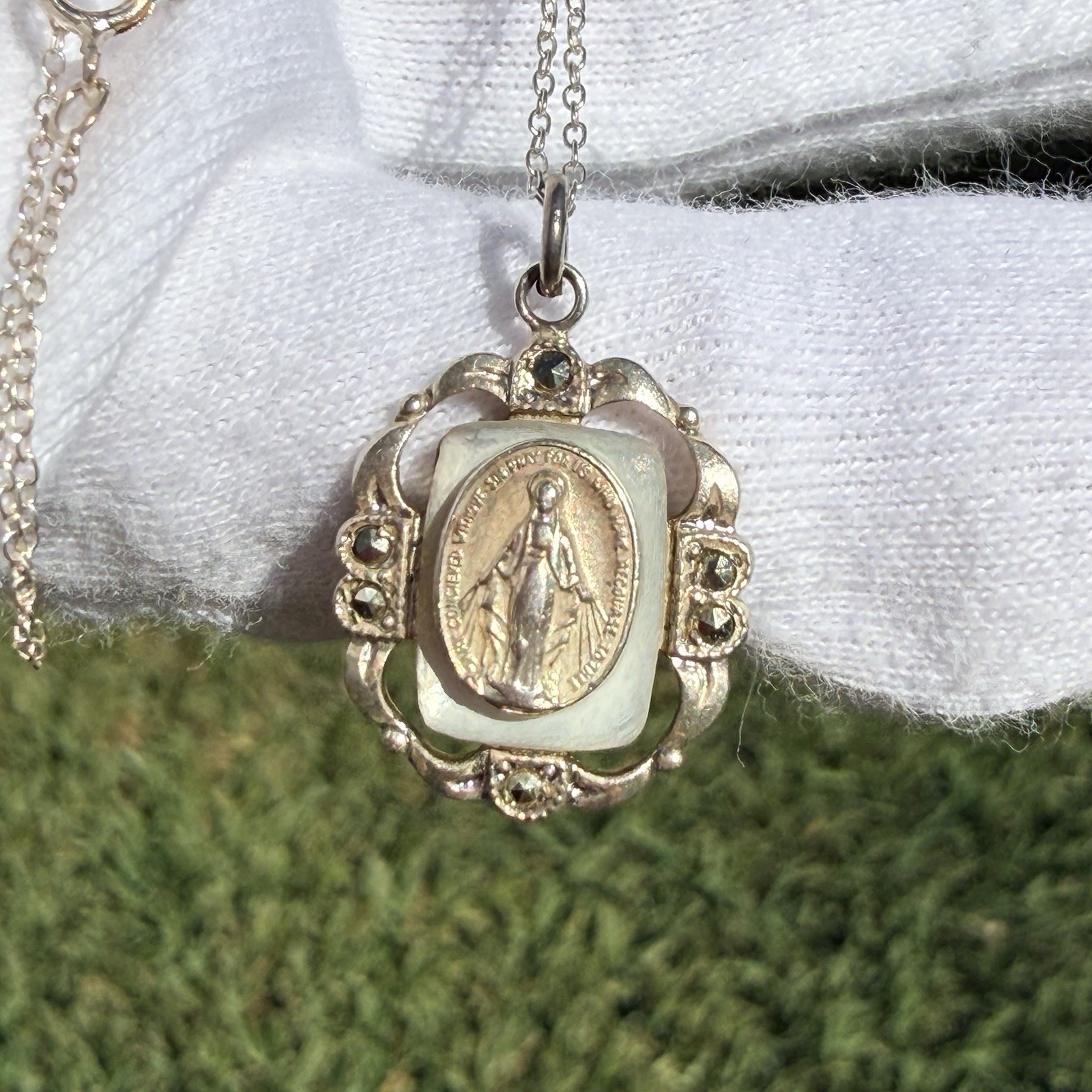 Vintage THEDA Sterling Silver Virgin Mary Miraculous Medal Pendant Necklace