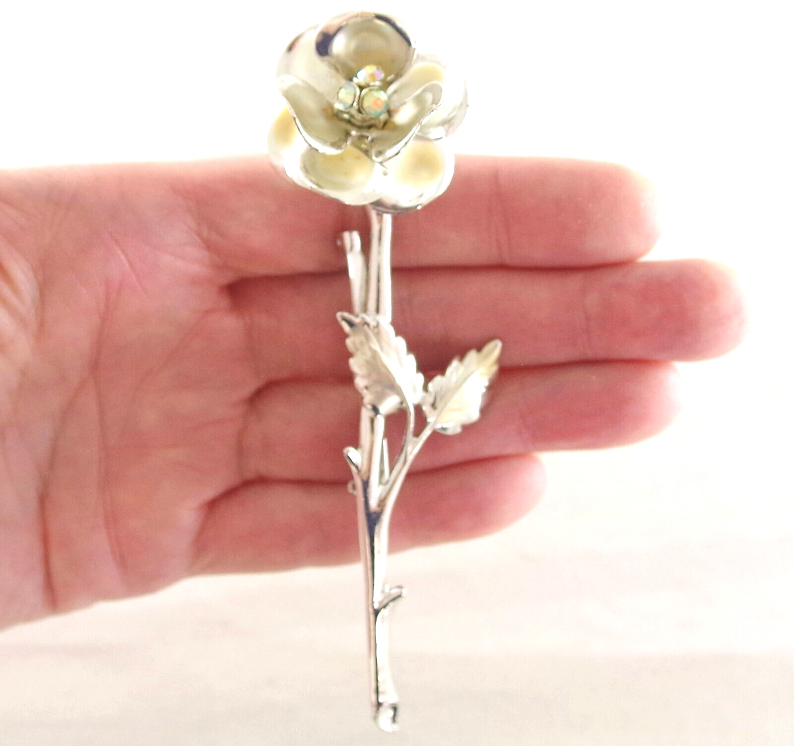 Minty! 4.25″ VTG 1960’s AB RHINESTONE LONG STEM FLOWER SILVER/ GOLD BROOCH/ PIN