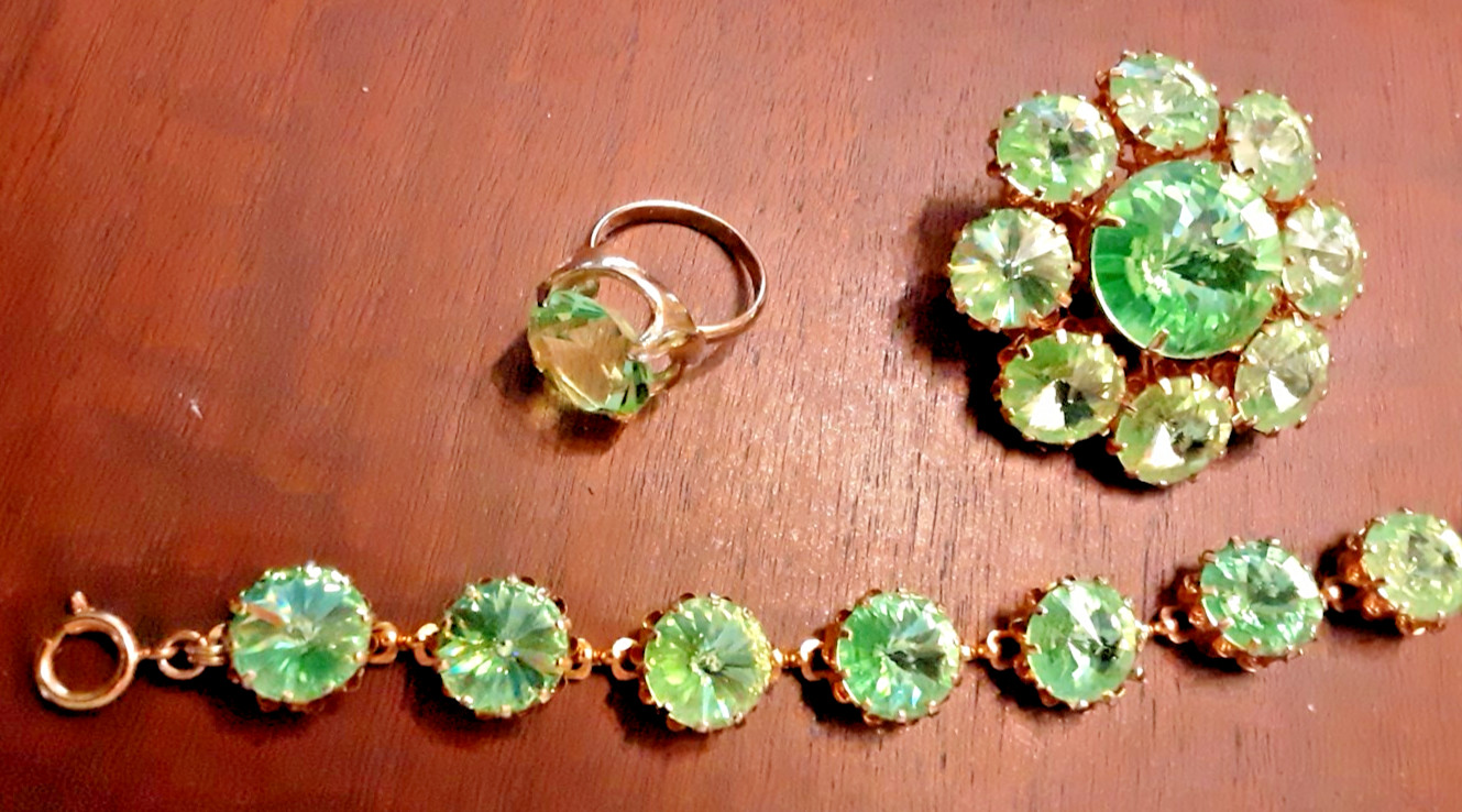 Vtg Light Green Rivoli Brooch, Bracelet, Ring Jewelry Set -Stunning!