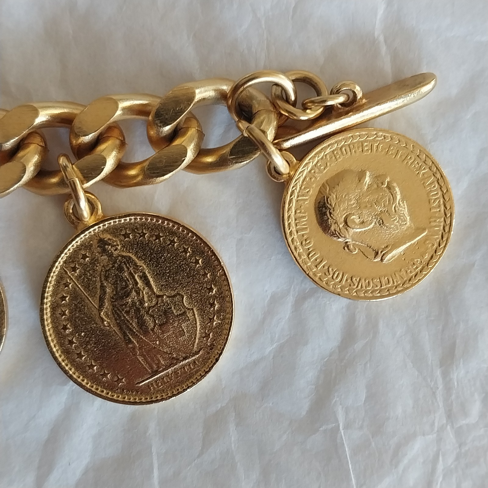 Vtg Ben Amun Gold Tone Coin Charm Chain Toggle Bracelet 7.5” Statement Estate