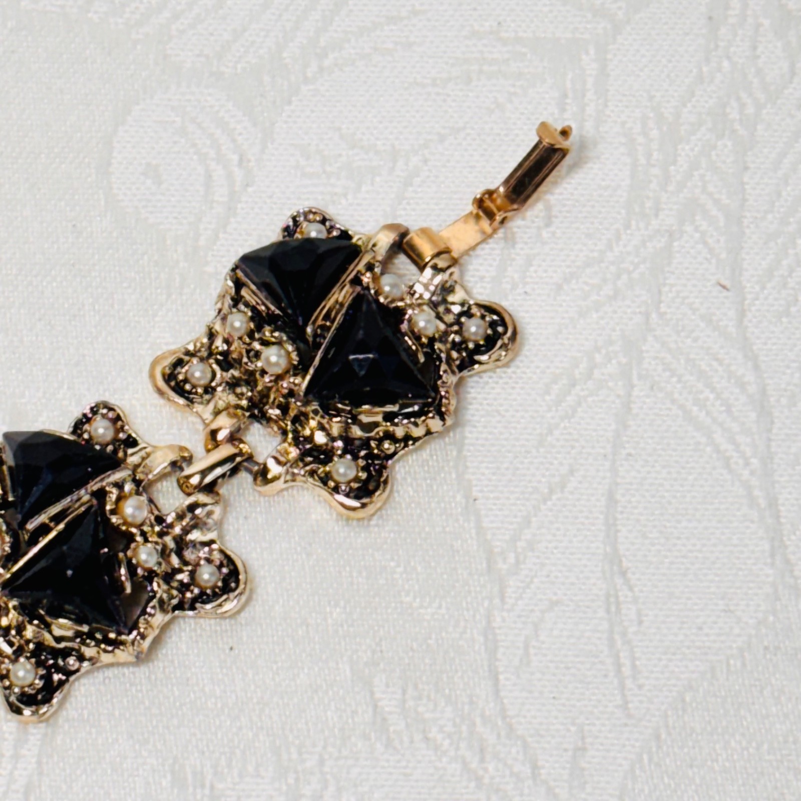 BRACELET black faux gem faux pearl silvertone metal link fold over clasp vintage