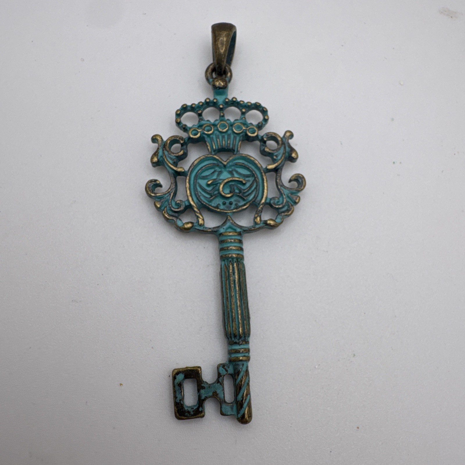 VTG Ornate Skeleton Key Pendant Crown Turquoise Gold Tone Finish Old Fashion