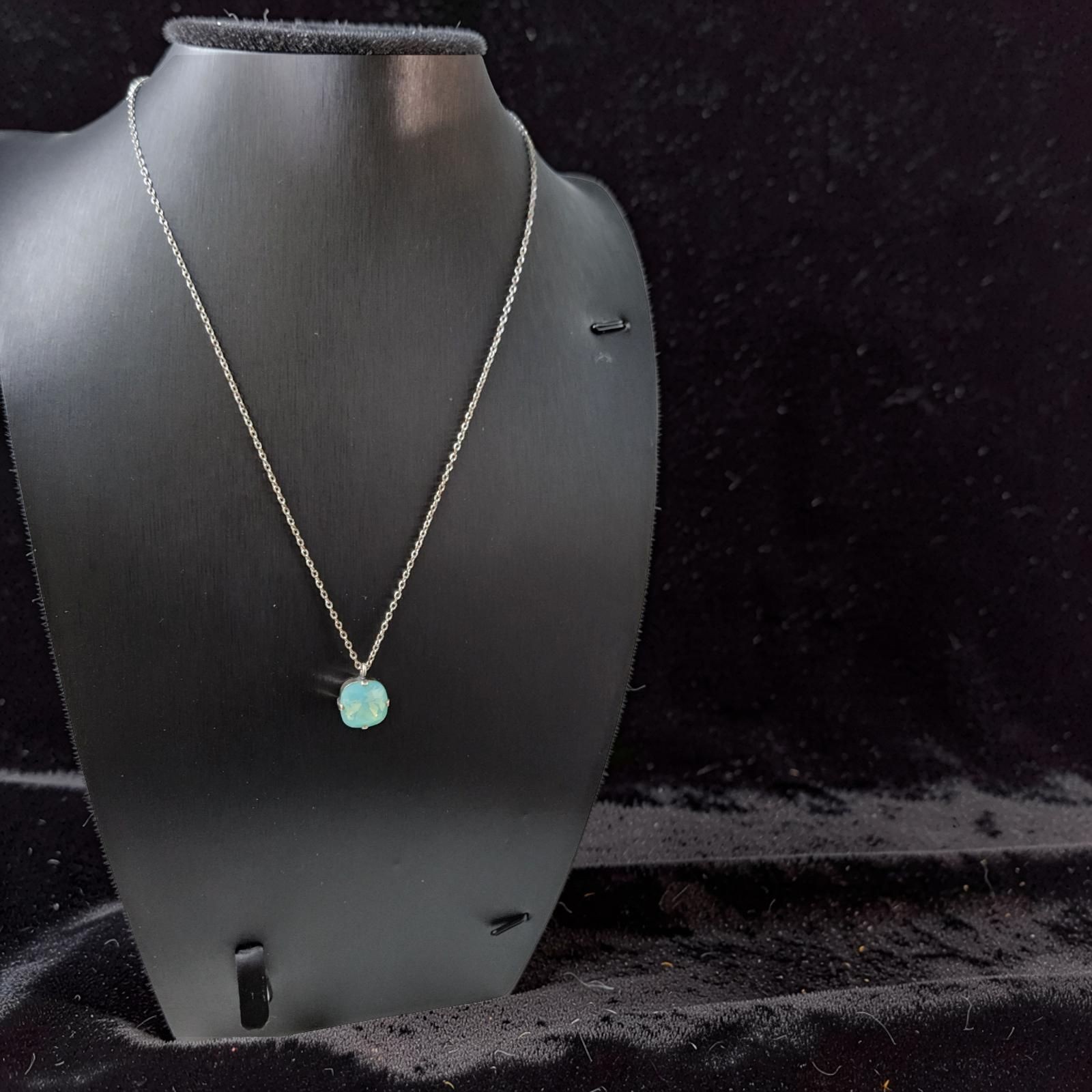 Vintage Kriker de Jewelry Co Beautiful Moonstone 9.5″ necklace.