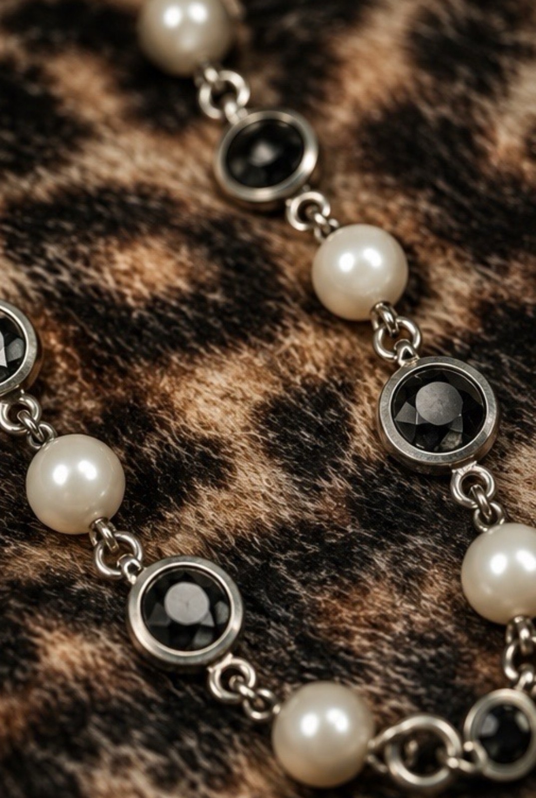 Vintage GoldTone Multicolor Bezel Rhinestones Faux Pearls 18” Collar Necklace