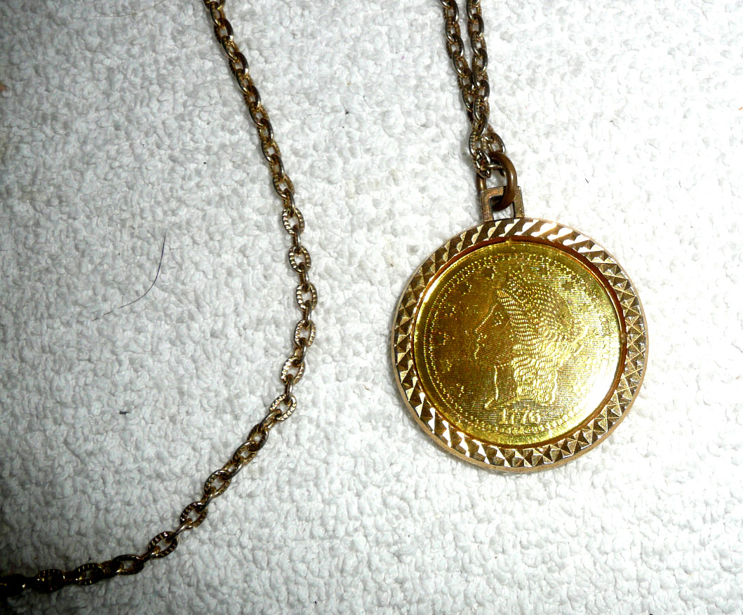 Vintage Bicentennial 1776 20 D Coin Pendant Necklace Gold Tone Chain Link Fancy