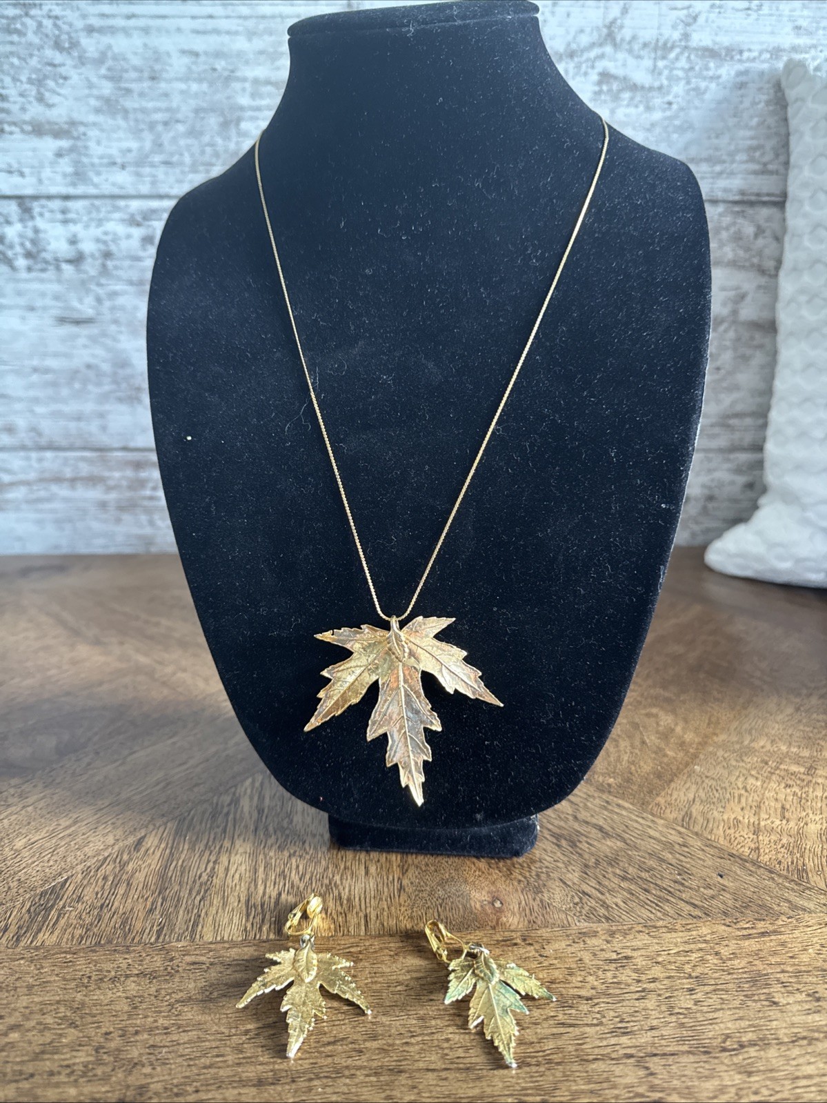 Vintage Gold Tone Maple Leaf Brooch Pendant Necklace Chain 24″ With Earrings