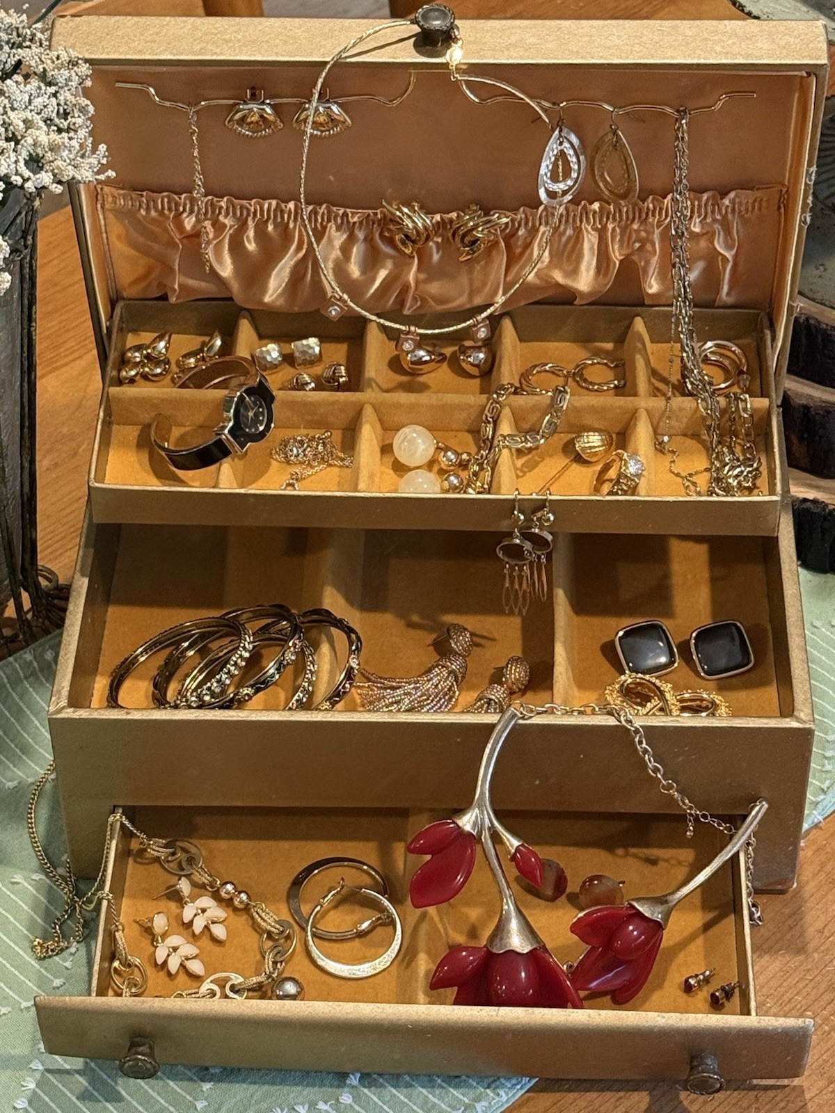 Vintage to Modern Gold Tone Mixed Costume Jewelry Lot Necklace Earrings Bracelet