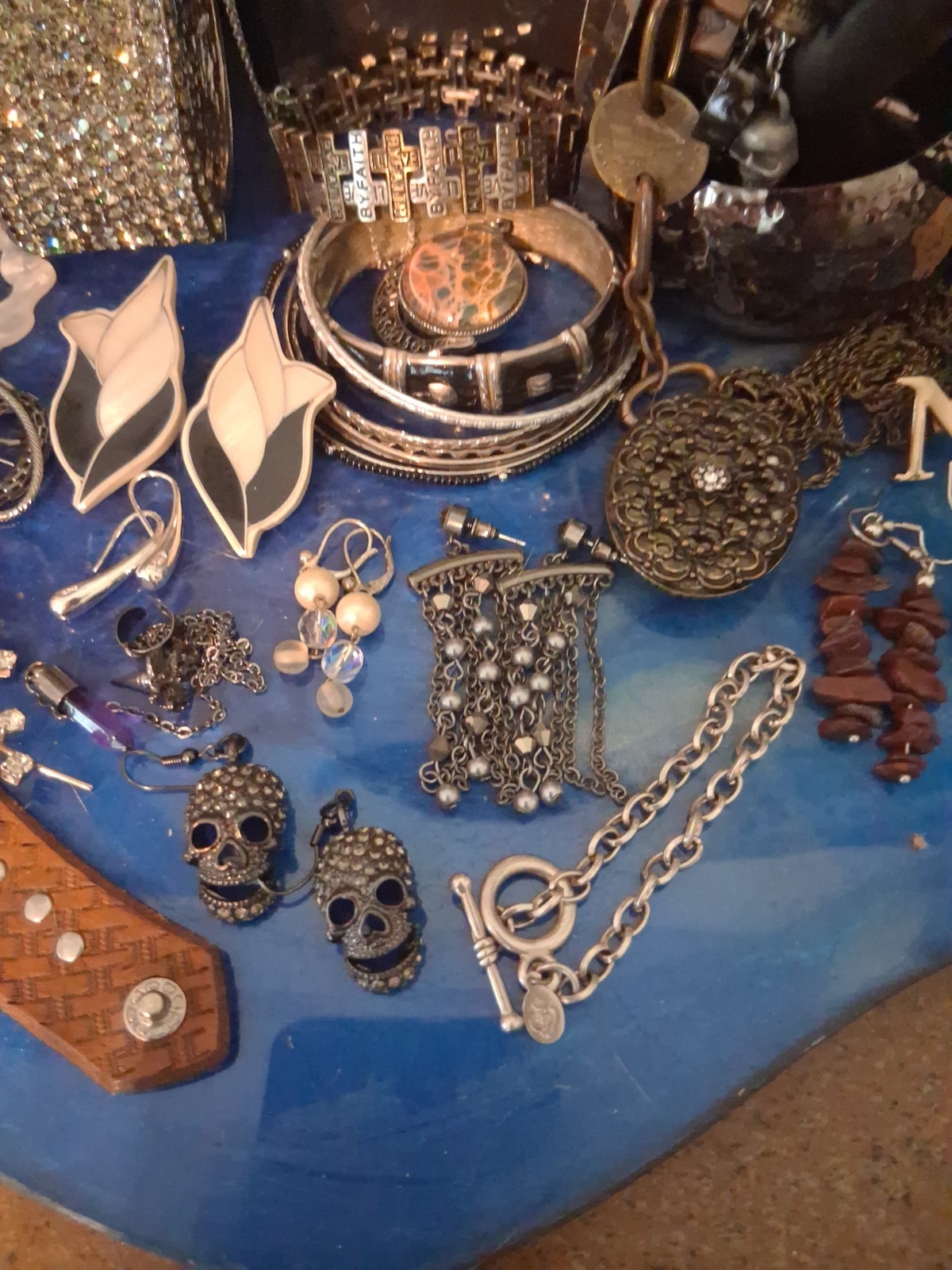 62 Pc Vtg-Now Retro Metal Tones Estate Costume Jewelry Wear/Sell/Craft 3.5# LT63