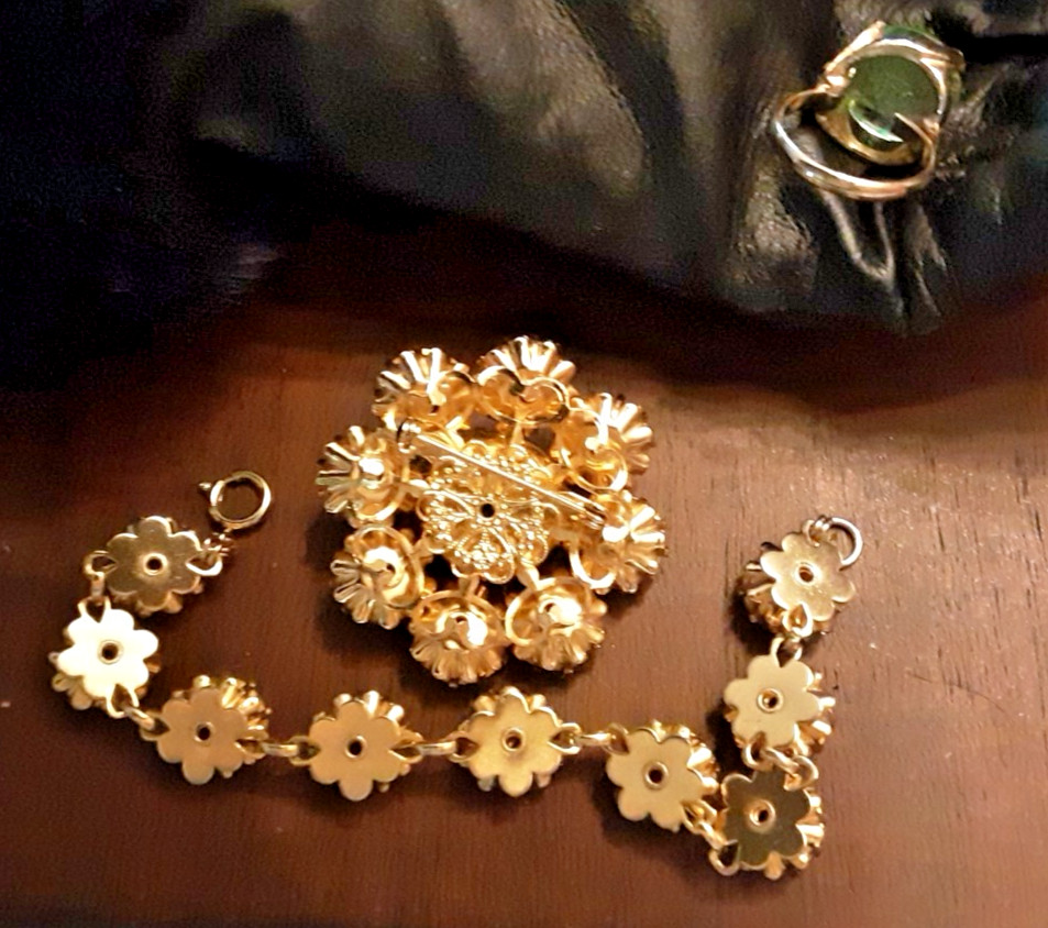 Vtg Light Green Rivoli Brooch, Bracelet, Ring Jewelry Set -Stunning!