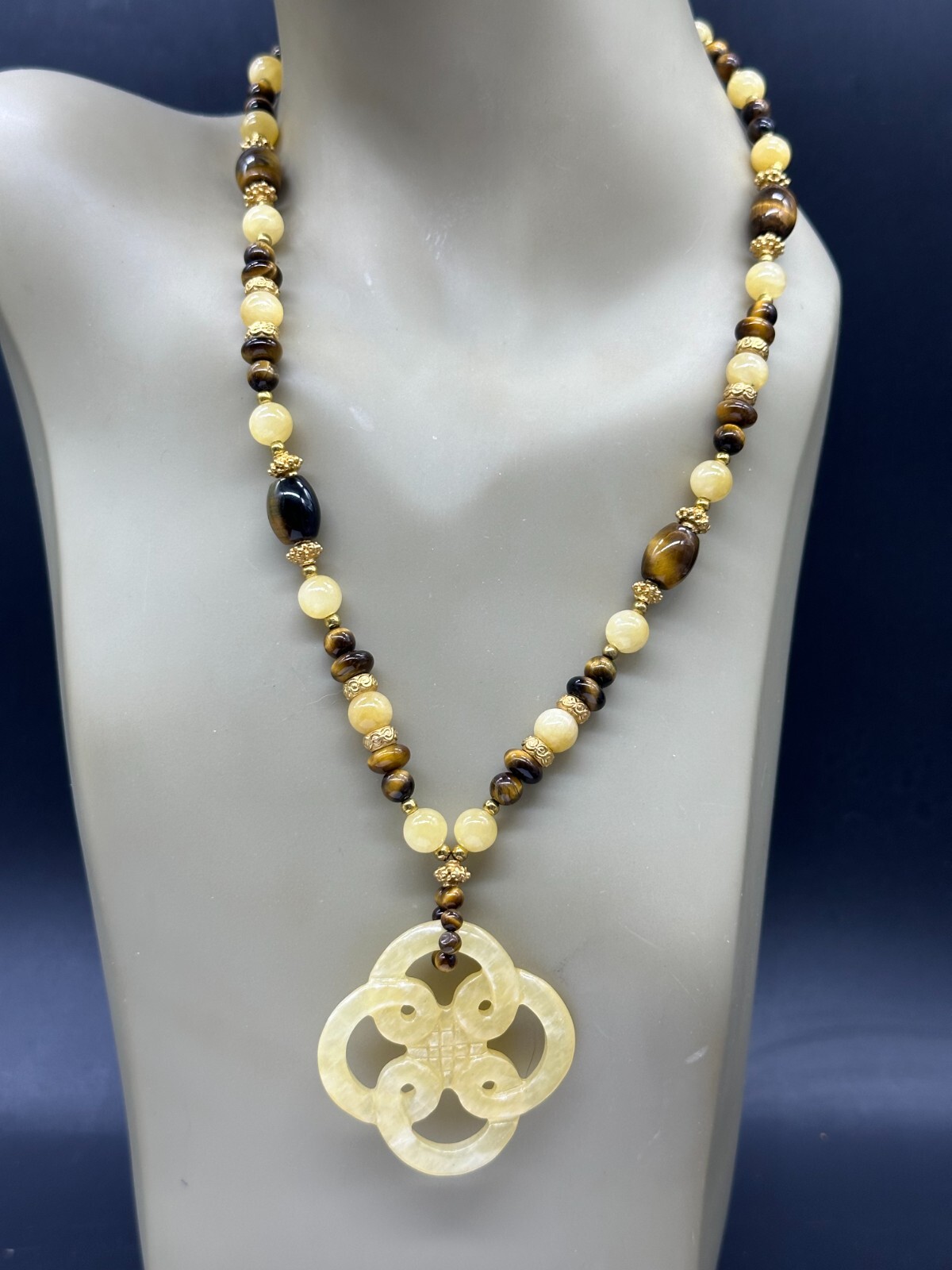ESTATE TIGER’S EYE STONE YELLOW CARVED JADE BEAD PENDANT NECKLACE 22″ LONG