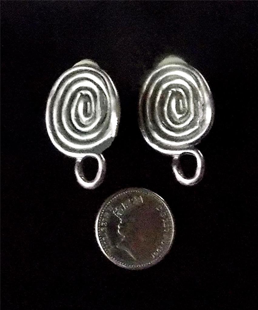 VINTAGE ARTISAN HANDMADE BEAUTIFULLY CRAFTED SILVER CLOSED SPIRAL CLIP EARRINGS