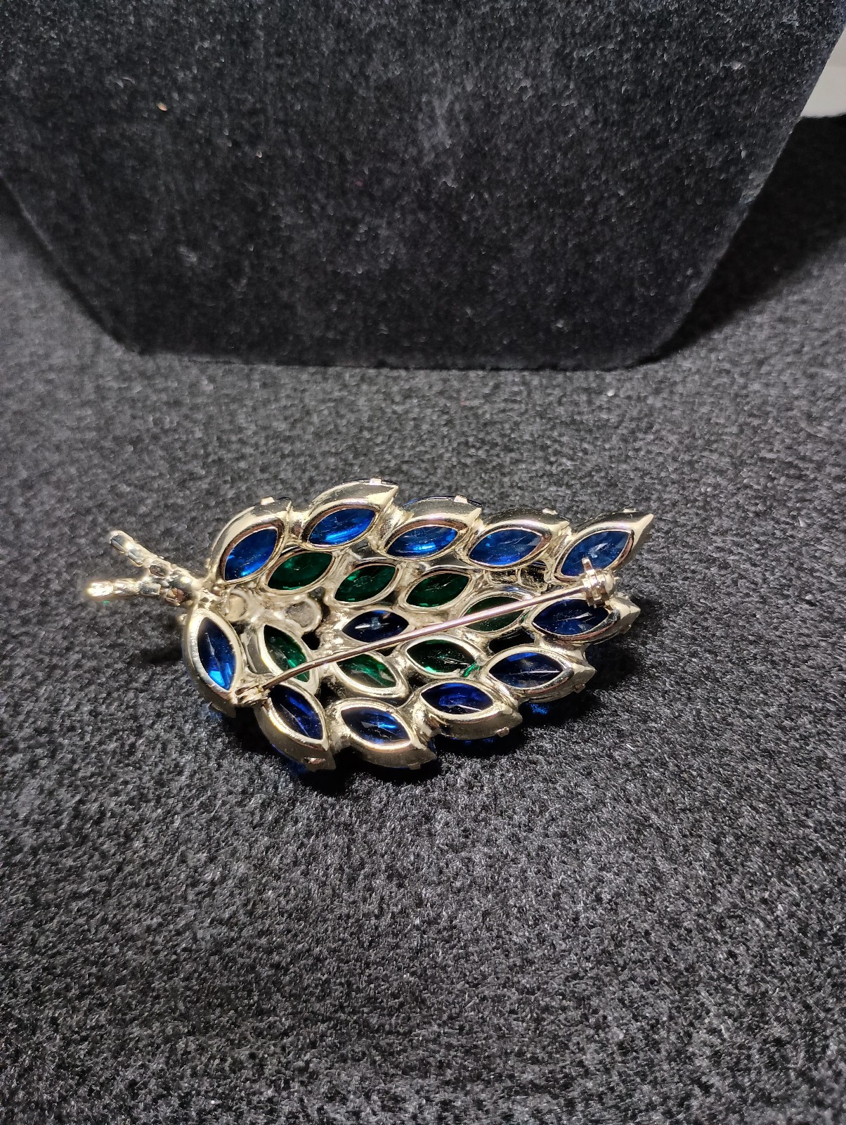 Vintage Emerald Green and Blue Leaf Style Brooch Silver Tone