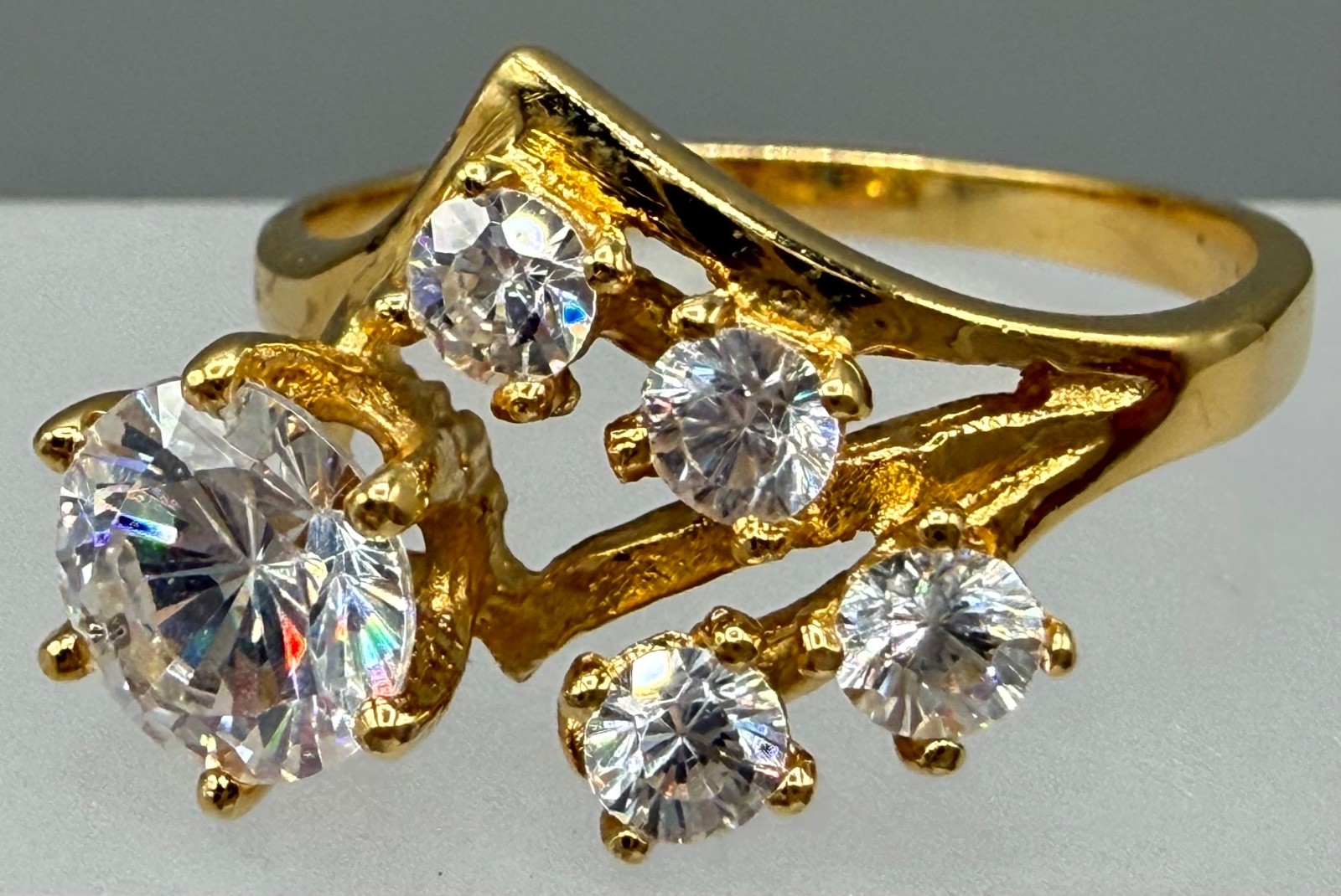 ESTATE VINTAGE 18K GOLD PLATED ROUND CUT CZ OR DIAMANTE CLUSTER RING SZ 7