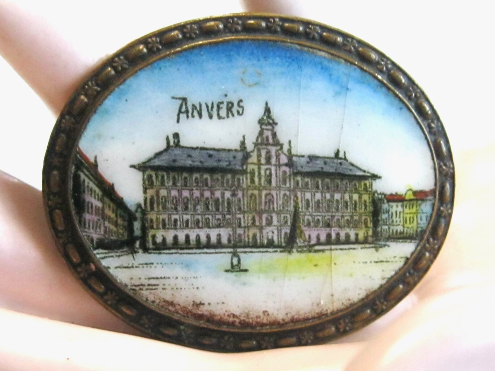 FINE ANTIQUE ANVERS BELGIQUE – ANTWERP BELGIUM SOUVENIR ENAMEL BRASS PIN BROOCH