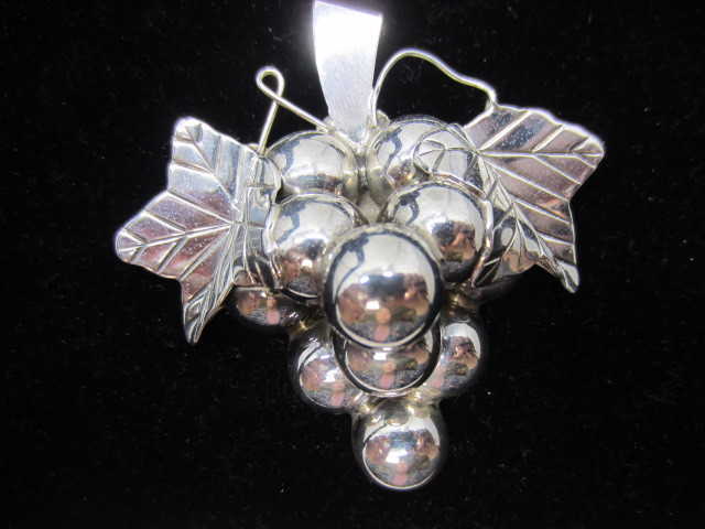 VTG Sterling Silver MEXICO TAXCO Bunch of Grapes Pin/Pendant & Earring Set 63.7g