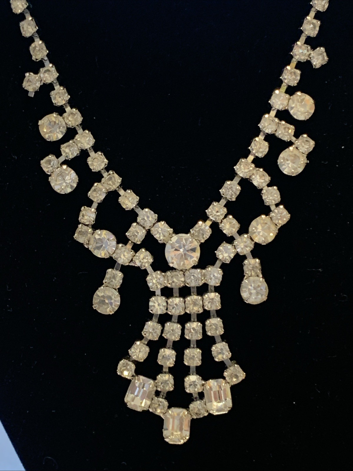 VTG Rine Stone Necklace Prong Set Stones Unbranded 16” Quite Beautiful