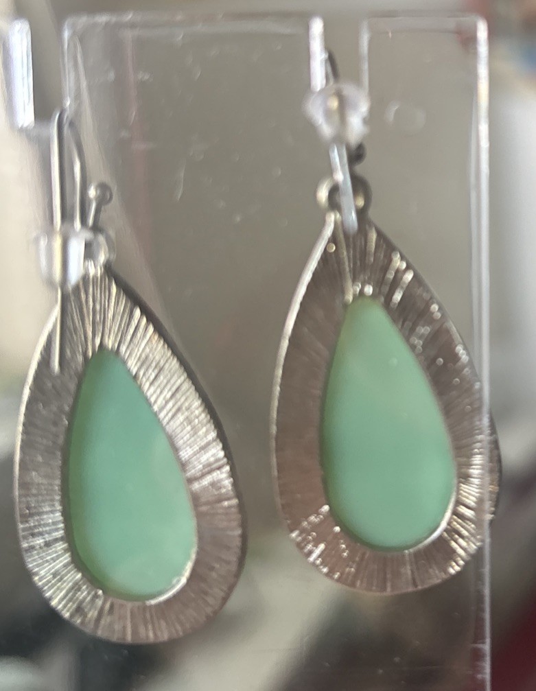 VTG Crystal Geode Light Green Teardrop Dangle Drop Earrings Hook Closure