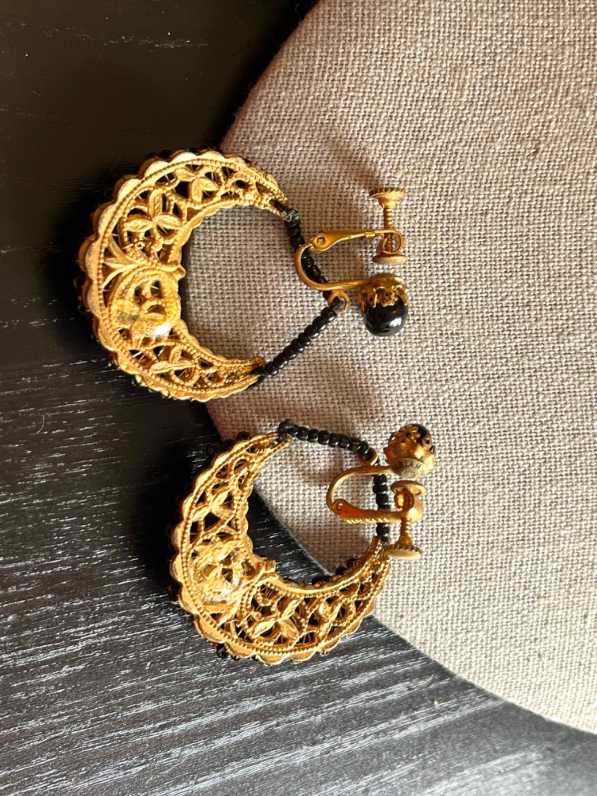 Beautiful Vintage Miriam Haskell Black Glass Bracelet Earrings Gold Pinecone