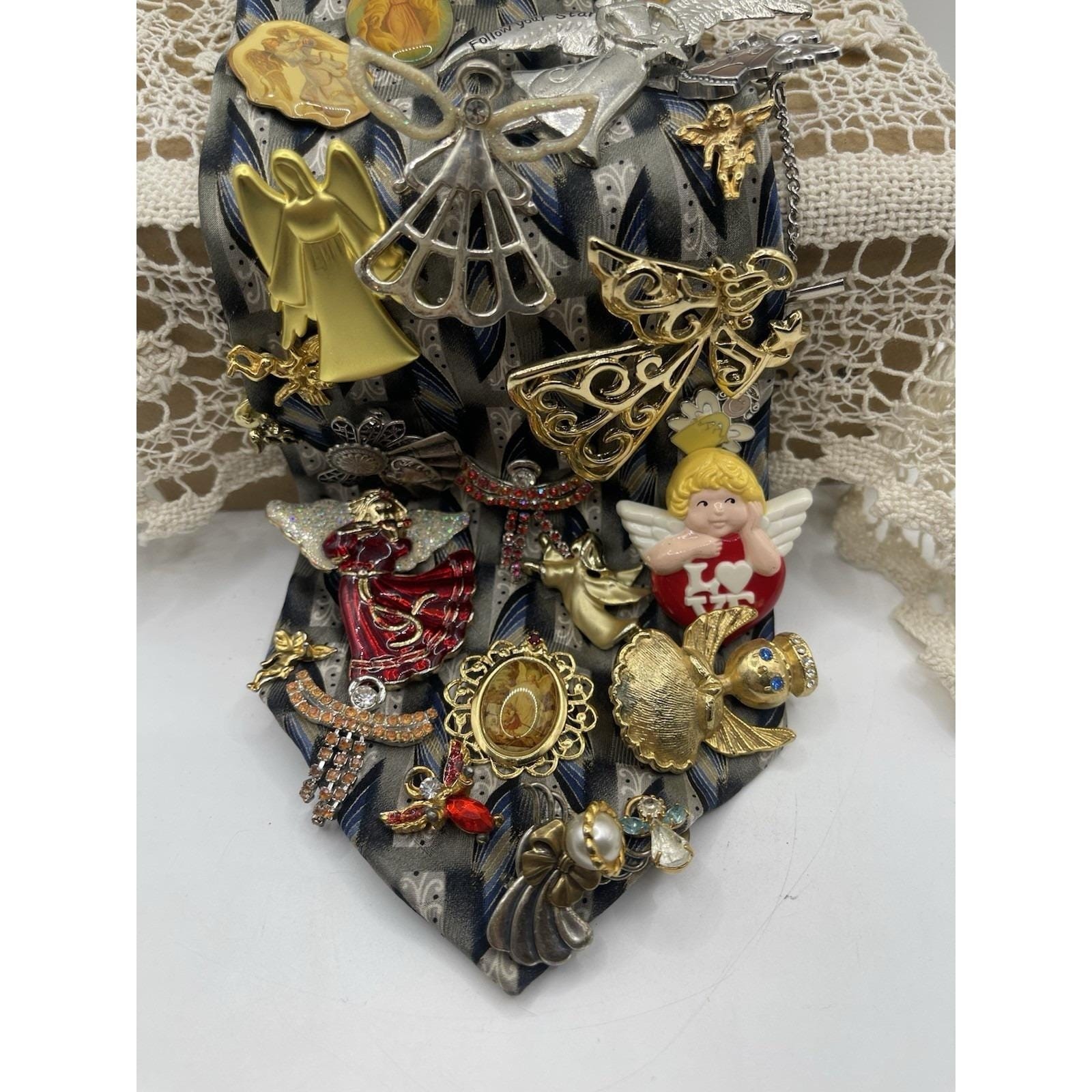 Guardian Angel Cherub Brooch Lapel Pin Gold Silver Tone