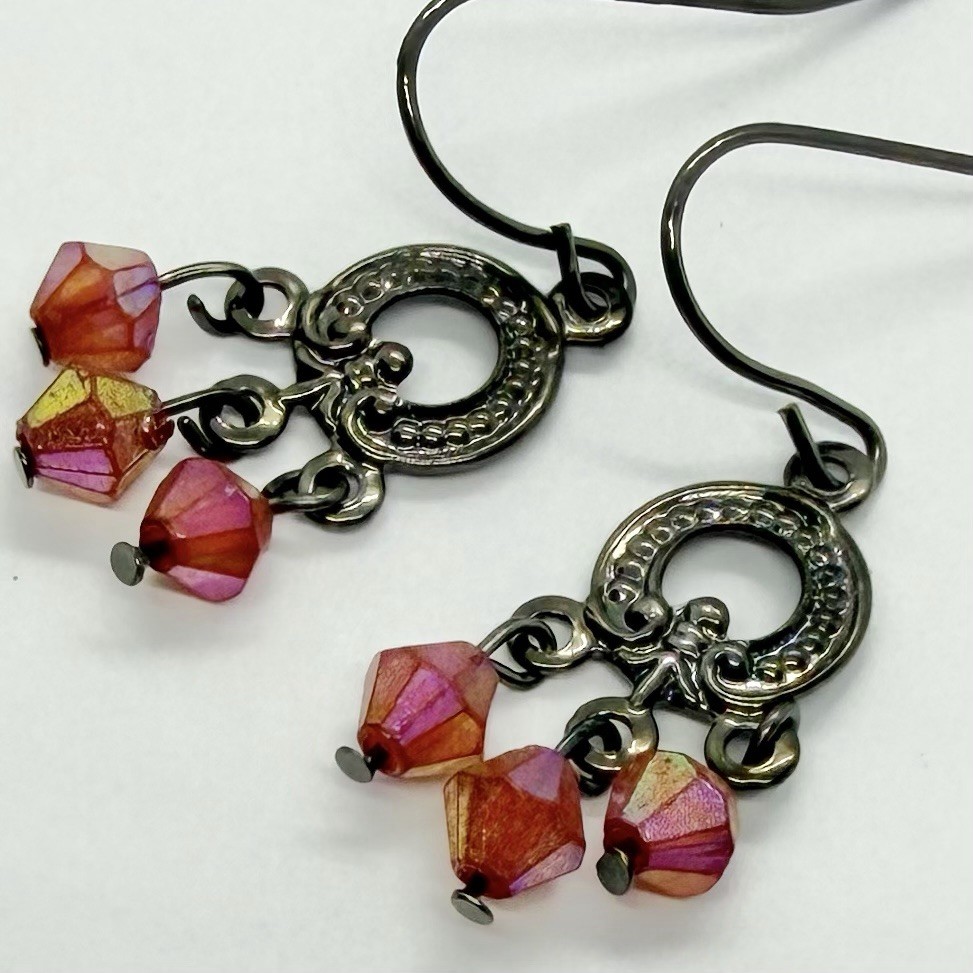 Vtg Boho Goth Gunmetal Pink Iridescent Lucite Bead Chandelier Earrings Petite