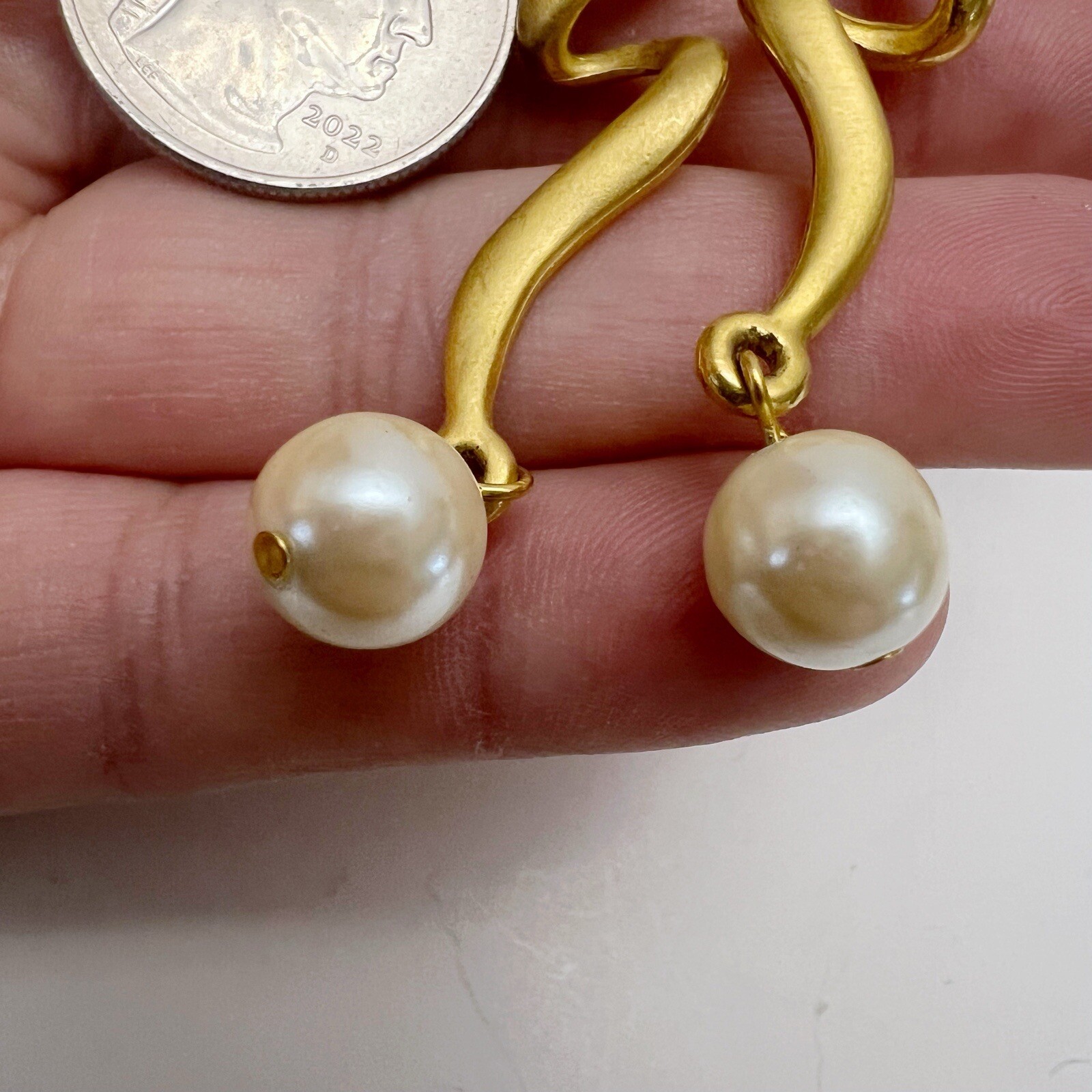 Vintage Matte Goldtone Faux Pearl Swirl Ribbon Spiral Drop Dangle Earrings