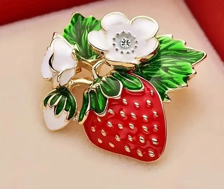 Red Strawberry Fruit Brooch Pin Rhinestone Accents Fashion Women Golden Tone