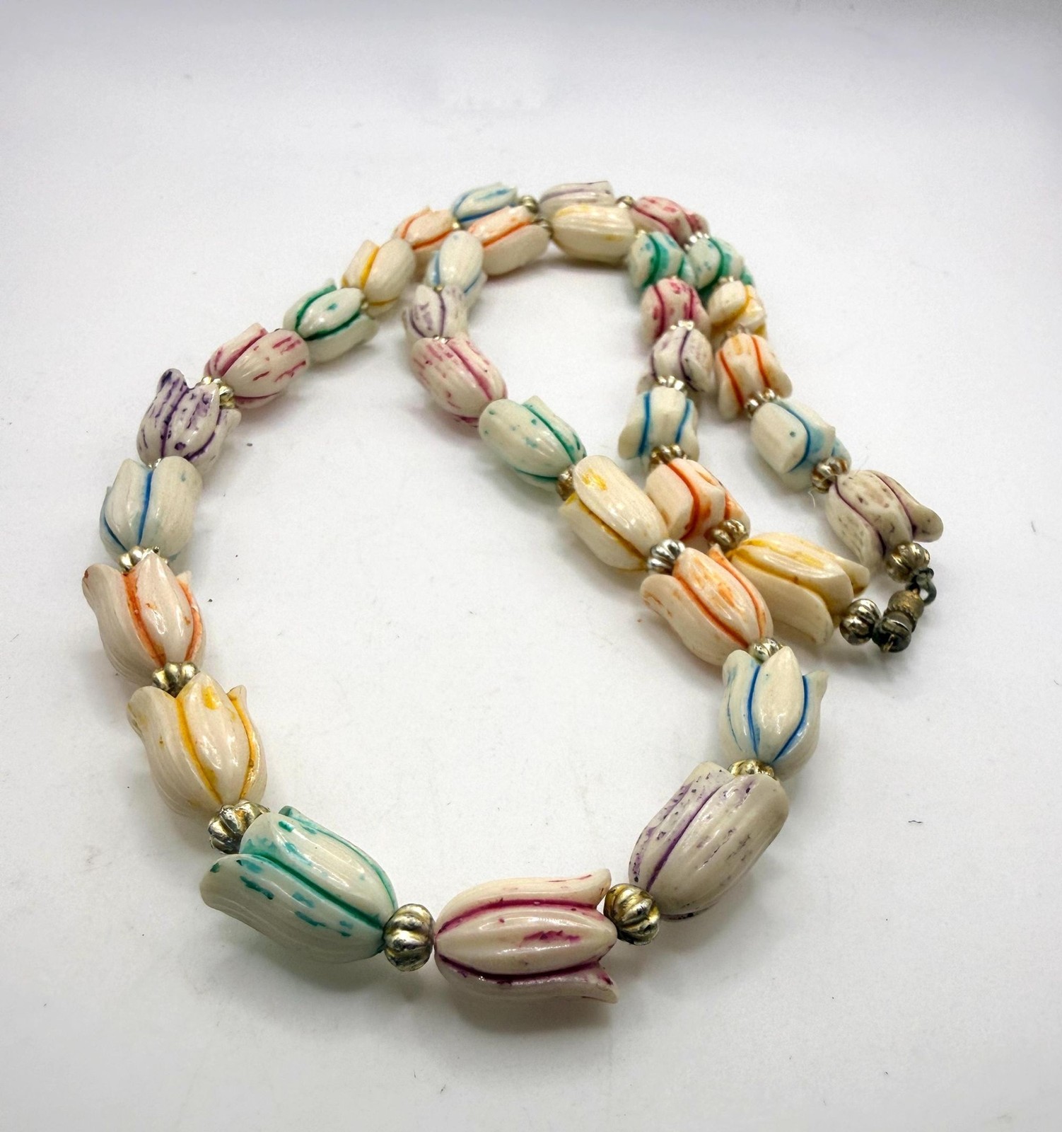 Vintage colorful textured off white acrylic tulip beaded necklace