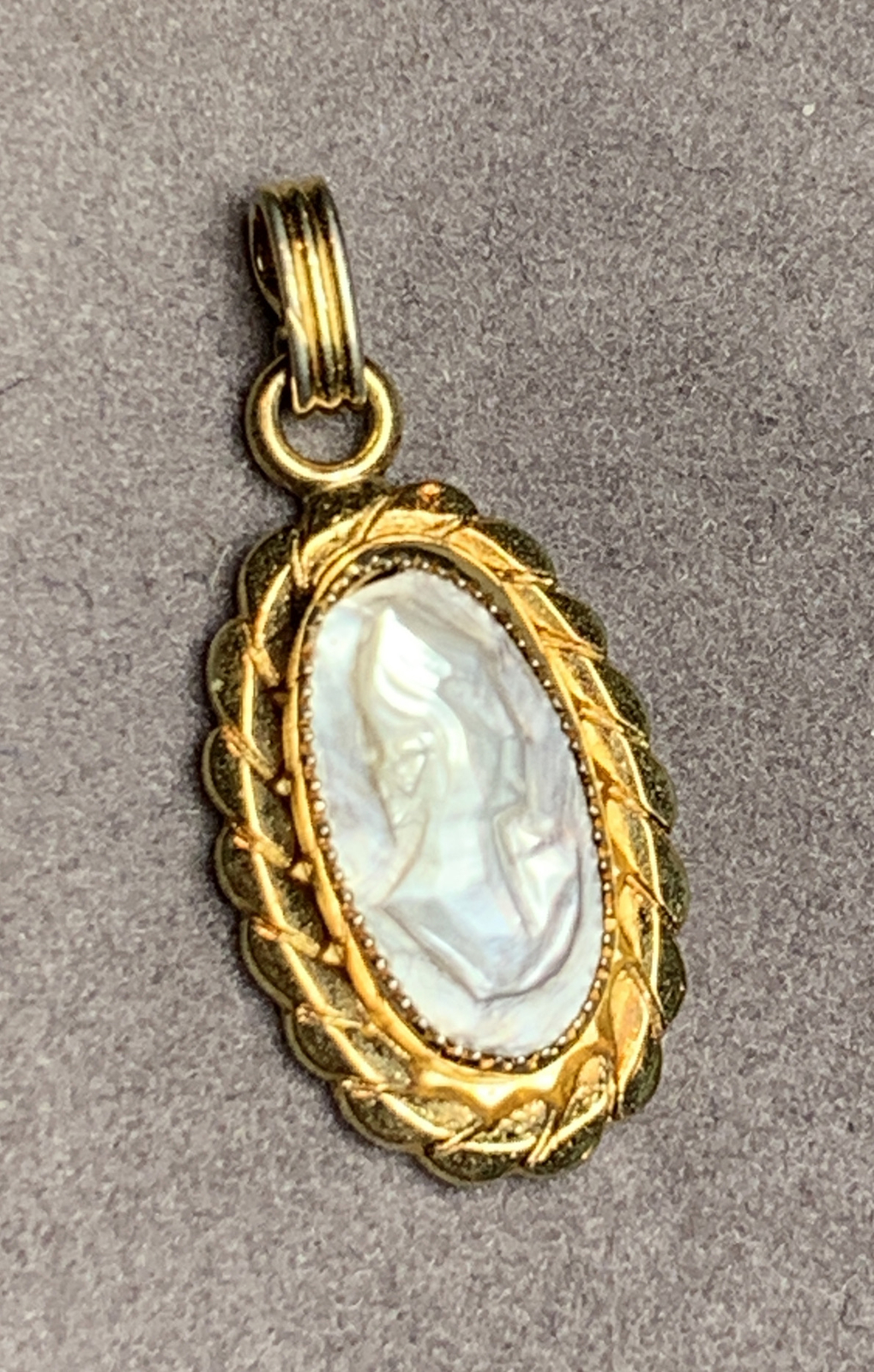 Vtg Atq Art Deco 1/20 12k Gold Filled Mother Of Pearl Cameo Pendant A53