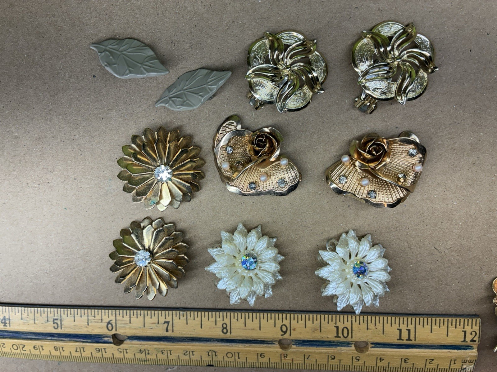 vintage flowers leaves 60’s – 80’s earrings lot brooch