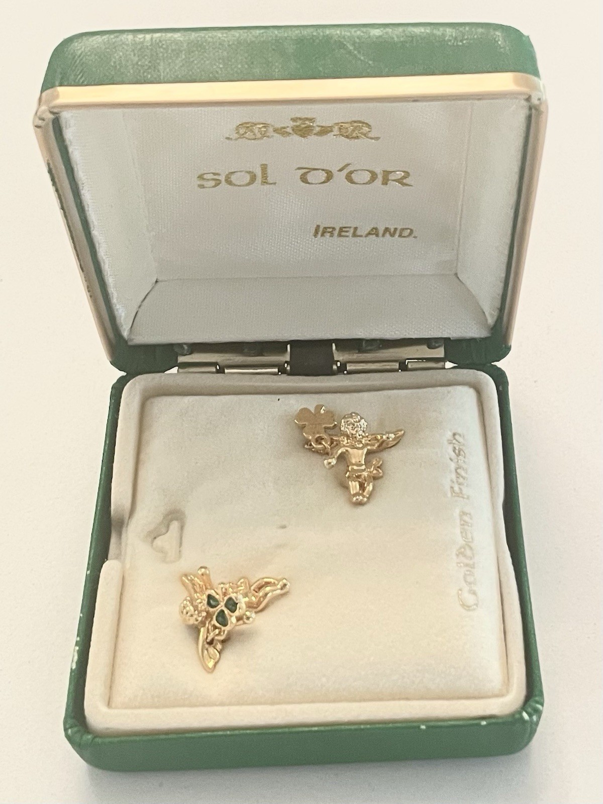 Pair of Vintage Sol D’or Golden Finish Cupid Green Enamel Clover Tie Pins ~ NIB