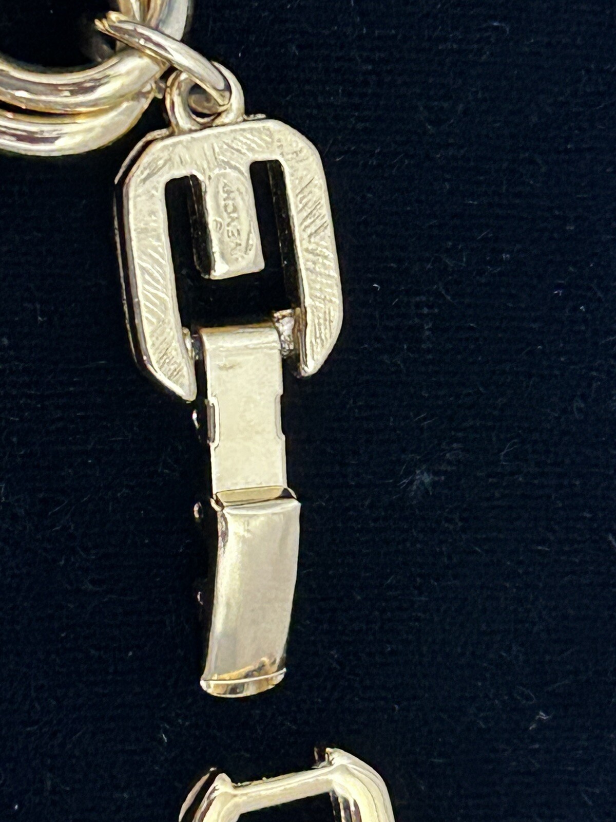 VTG GIVENCHY Gold Tone Bracelet Wheat Spiga Chain 2G Logo Clasp 7.5″ Signed