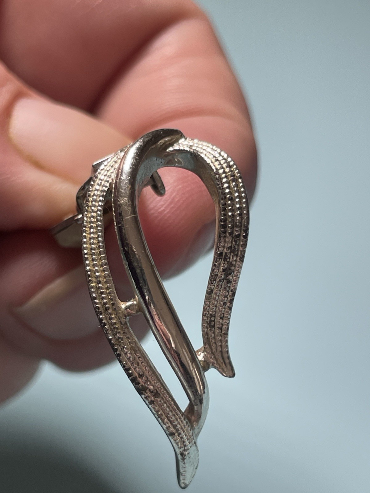 Vintage Sarah Coventry Silver Tone Clip On Earrings Textured Ribbon Swirl MCM
