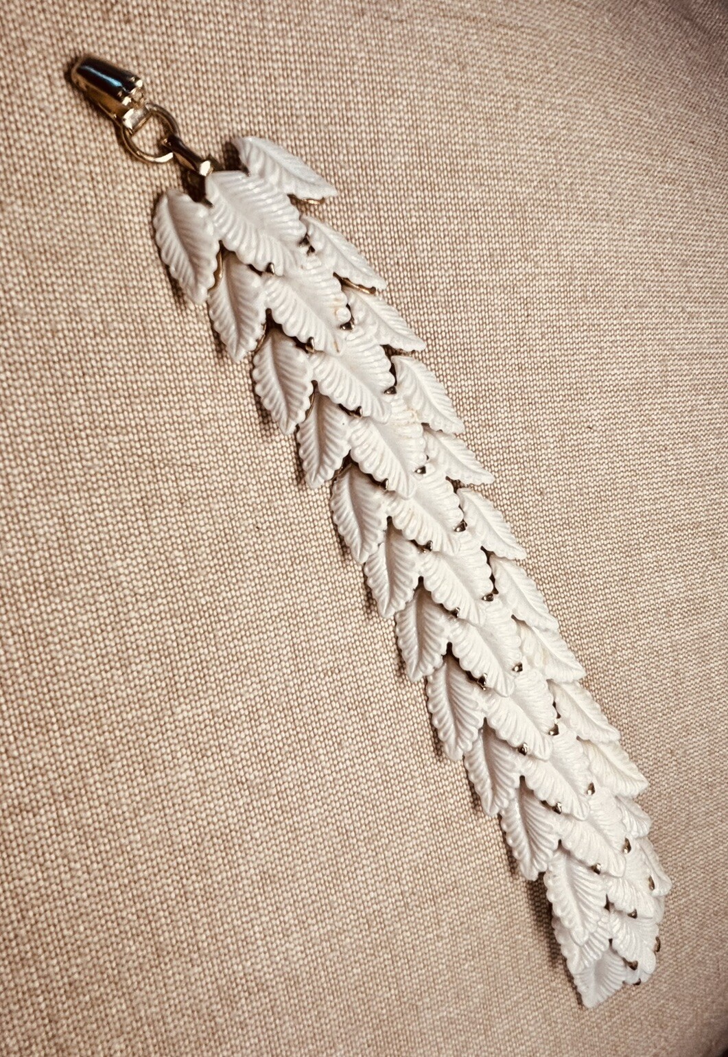 Vintage White Lucite Leaf Link Articulated Bracelet 3 Row ~ 7.25”