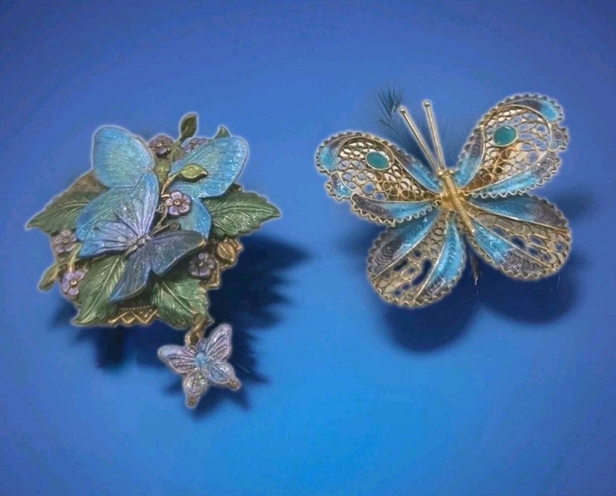 Brooch Set Of 2 Flowers & Butterflies Hues Of Blue Green & Violet Brass Tone0321