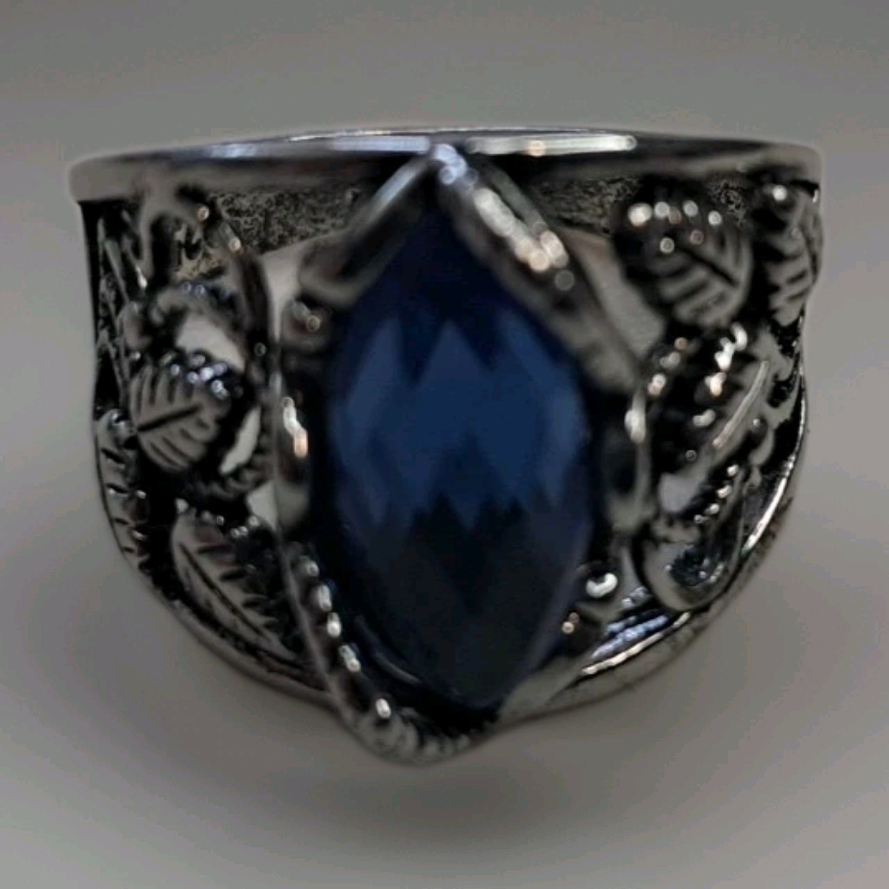 Vtg Silver Toned Ring Blue/Purple Marquis Leaf Setting Size 9.5 Costume