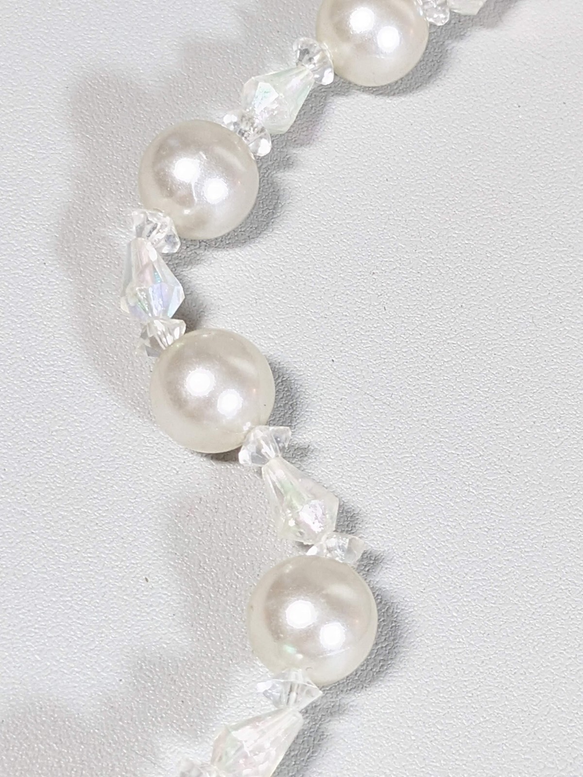 Vintage White Acrylic Faux Pearl Teardrop Beaded Necklace Silver Tone 22 inches