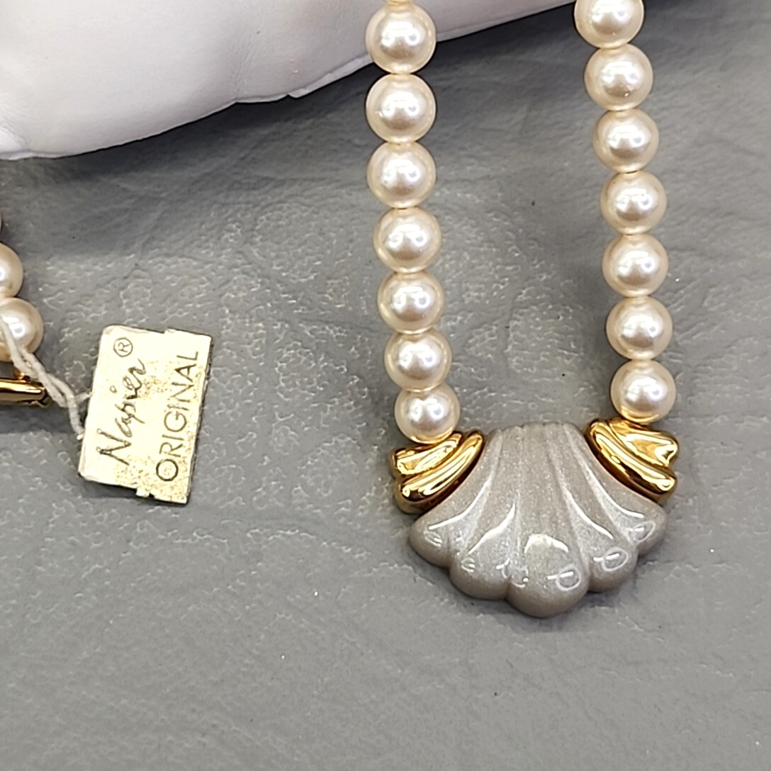 Vintage Napier Beaded Necklace White Faux Pearl Acrylic Shell Pendant 18″ NOS
