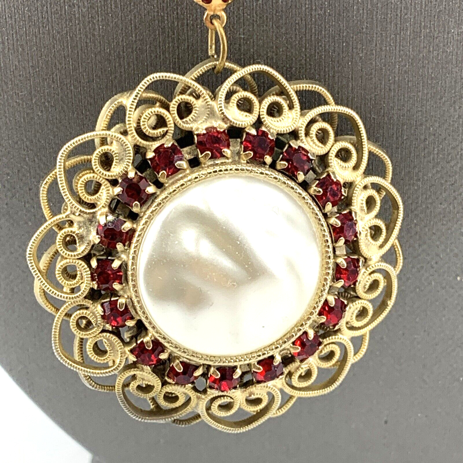 Statement Necklace Medallion Faux Baroque Pearl Red Glass Gold Tone 26″ Vtg