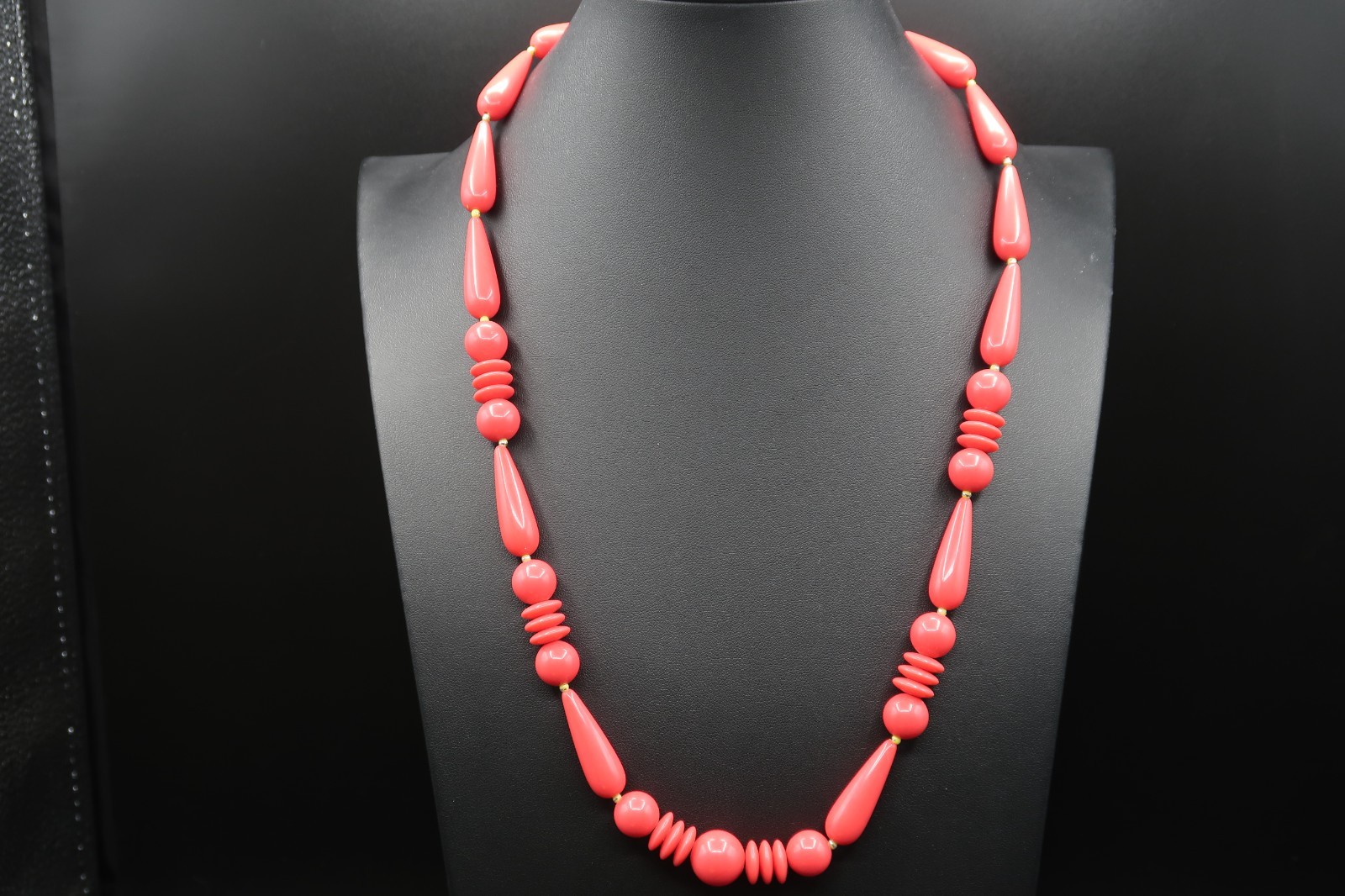 Vtg MCM Pink Lucite Beaded Statement Necklace Unique Mid-Length 24″