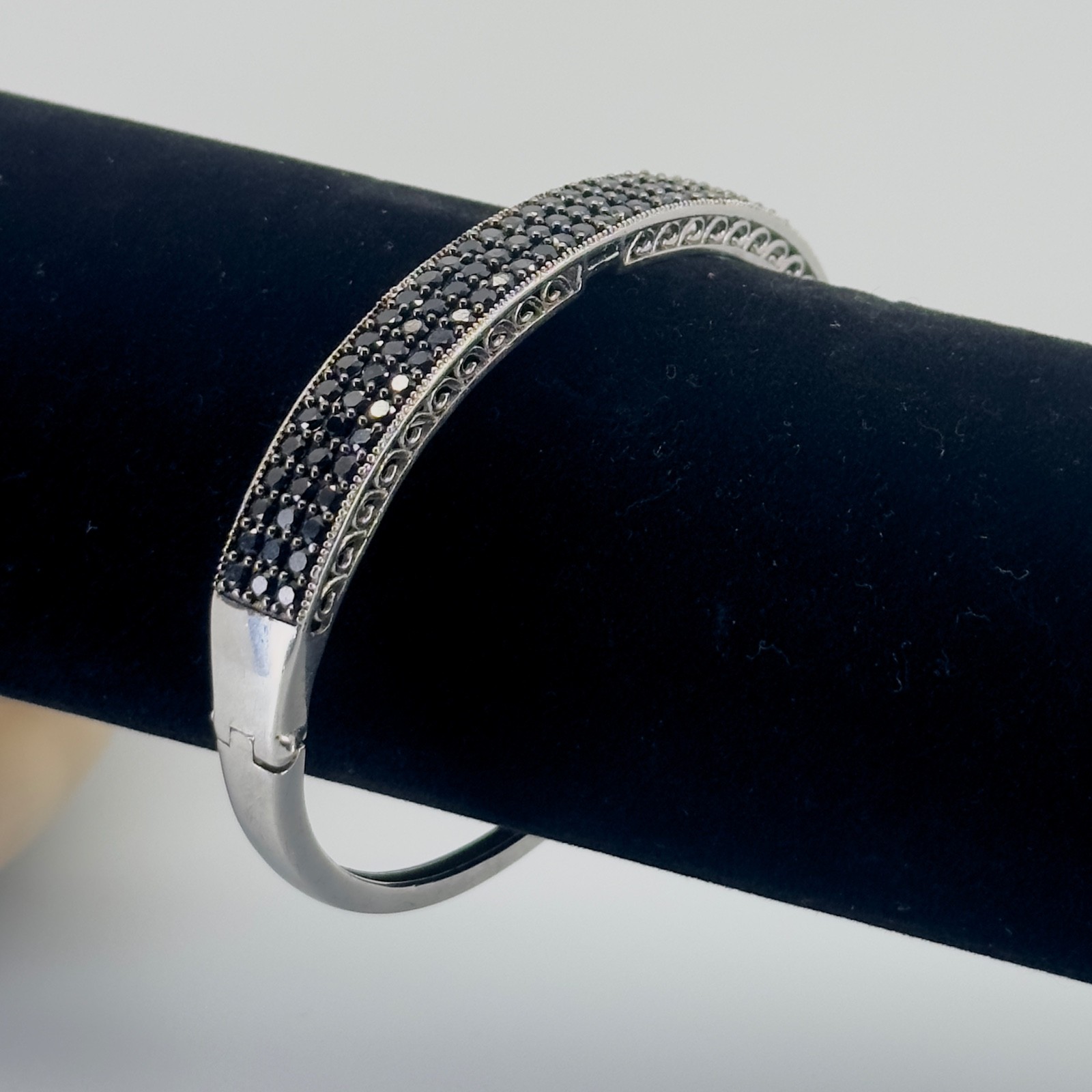 STS Sterling Silver 925 Pave IOLITE? Stone Hinged Bangle 925 STATEMENT Bracelet