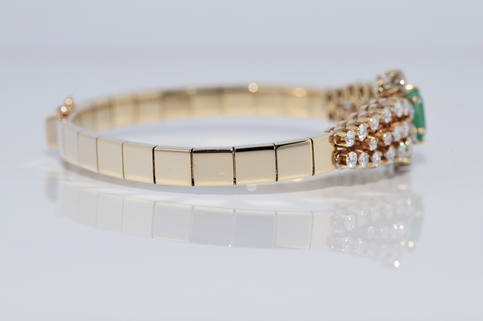 Vintage Circa 1980s 18k Gold Natural Diamond And Oval Cut Emerald Bracelet