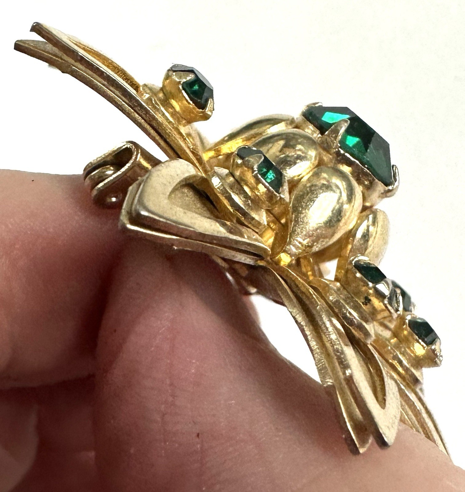 VTG Vivid Green Rhinestone Brooch Flower Pretty Rhinestones Gold Tone