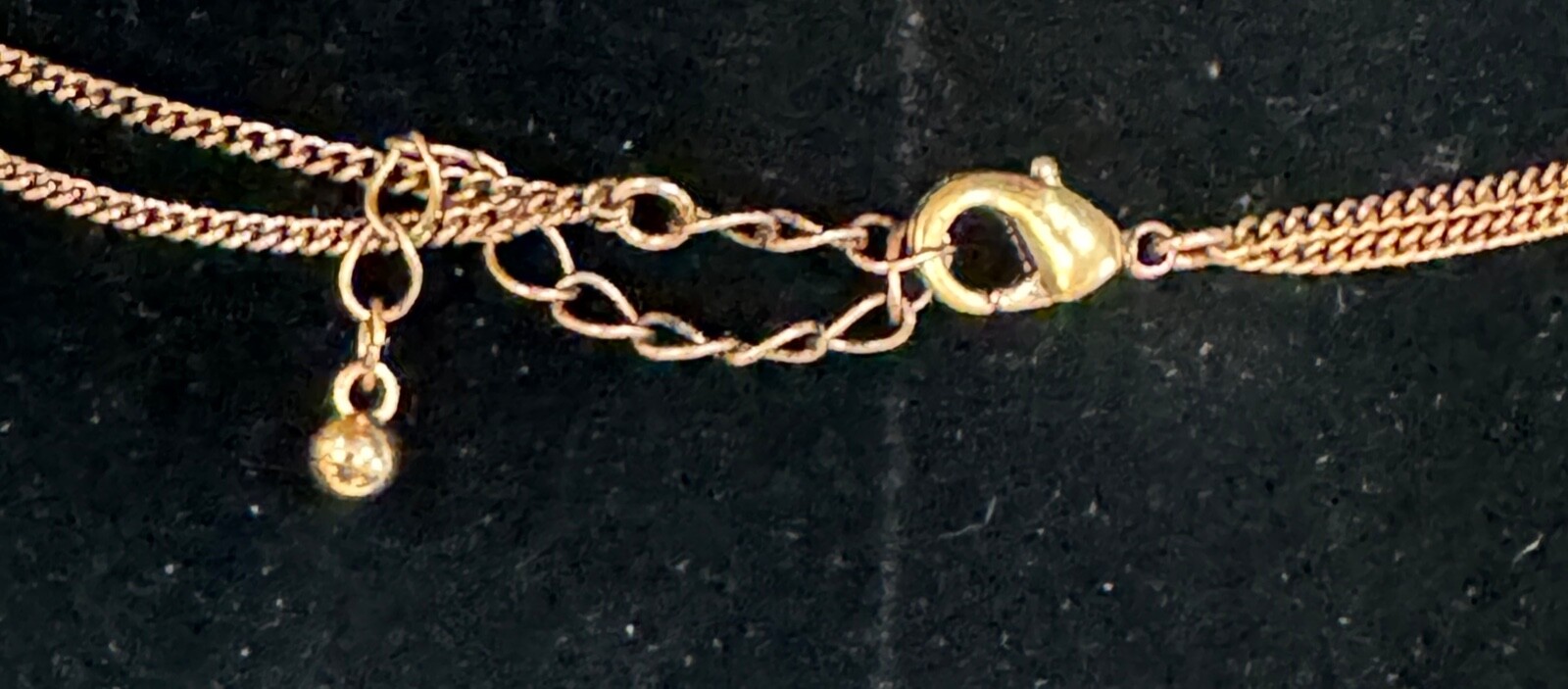 Neat Vintage 15-17″ Gold Tone Lariat Necklace with Charm & Rhinestones