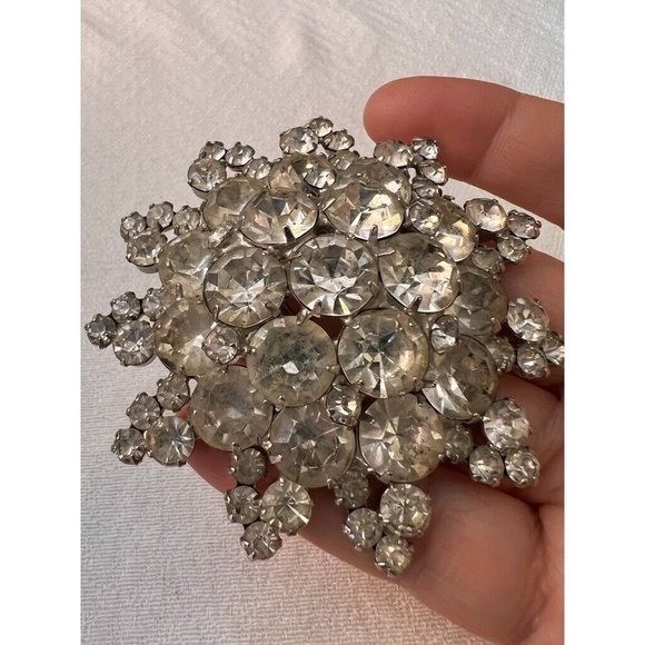 Vtg 3″D Brooch Clear Cut Crystals Silver Tone Beauty Flower Pin Clear Crystal