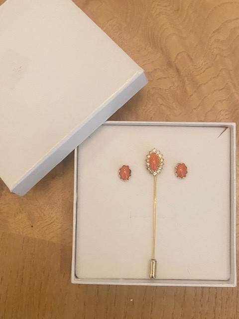 Vintage 1980s Set of Pink Coral & Dimond Pin and Stud Earrings – Gold Plated