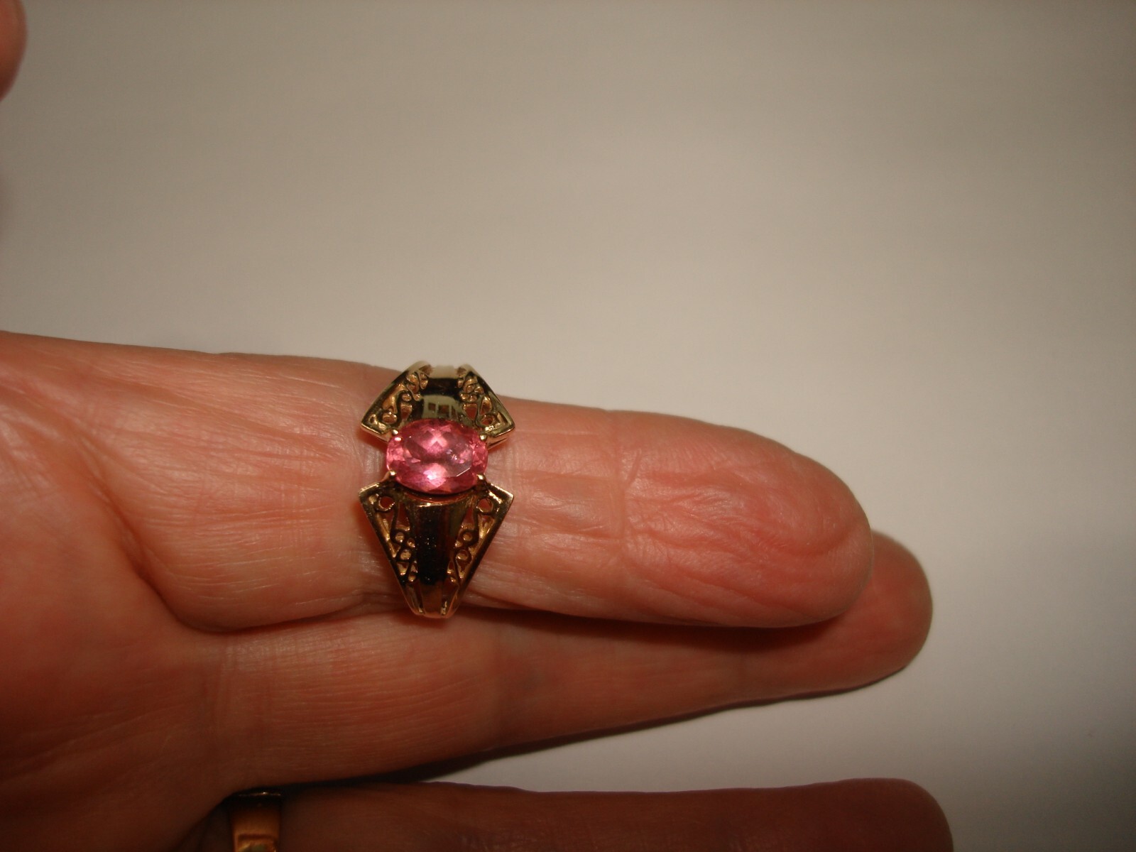 Vintage Beautiful Coctail 10k Yellow Gold Color Pink Stone Ring Size 9.75