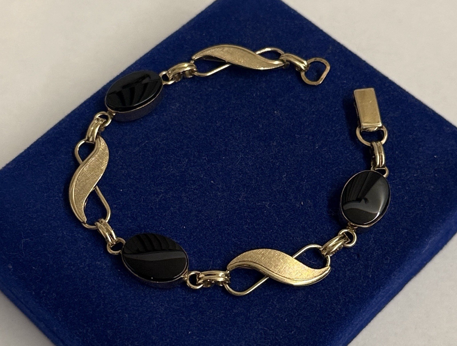 MUST! 8.7g Elegant 12k GOLD FILLED Onyx Bracelet 7” 8.4mm Victorian L Gf Vtg