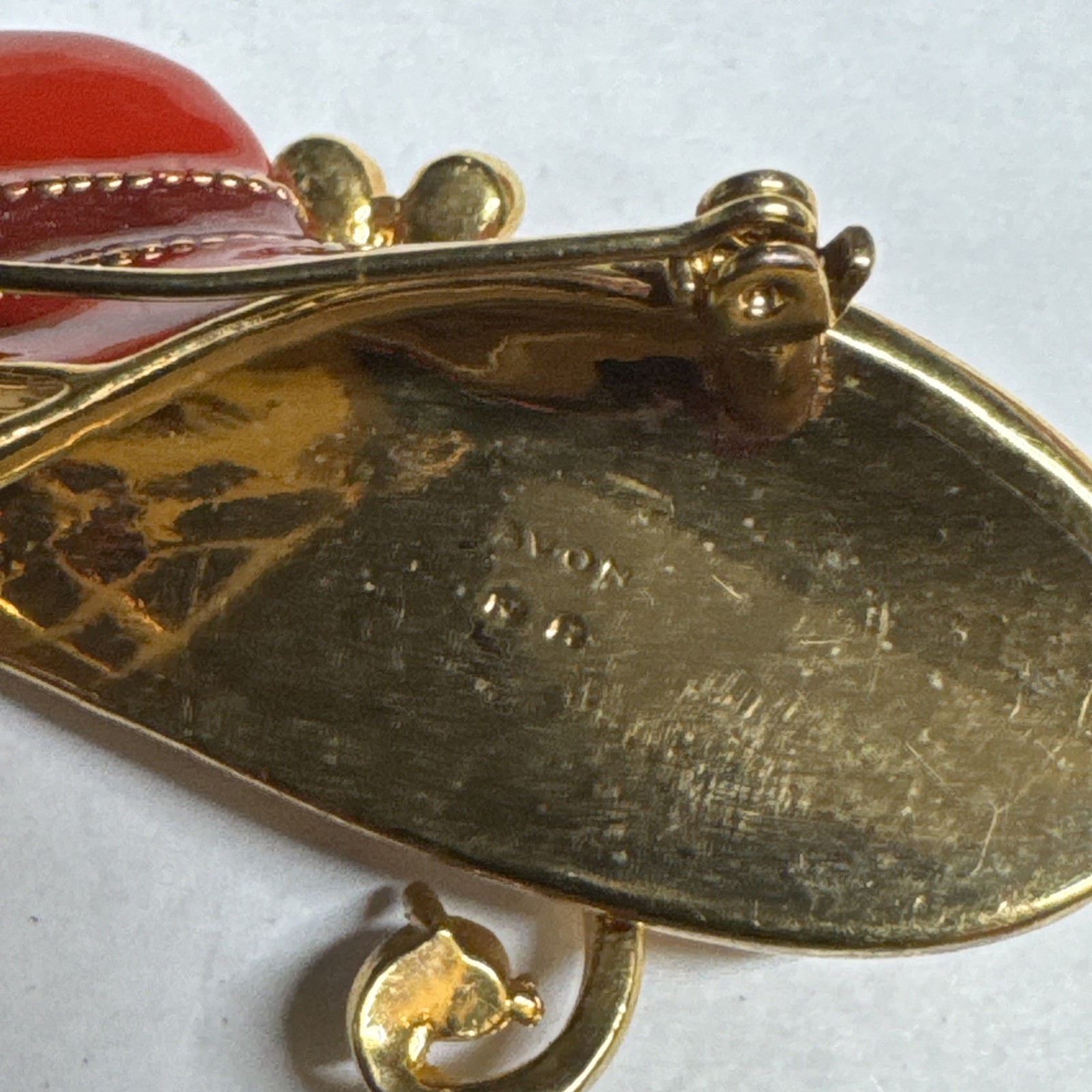 VTG SIGNED AVON RED ENAMEL CLEAR AB RHINESTONE FLOWER HAT BROOCH PIN gold tone